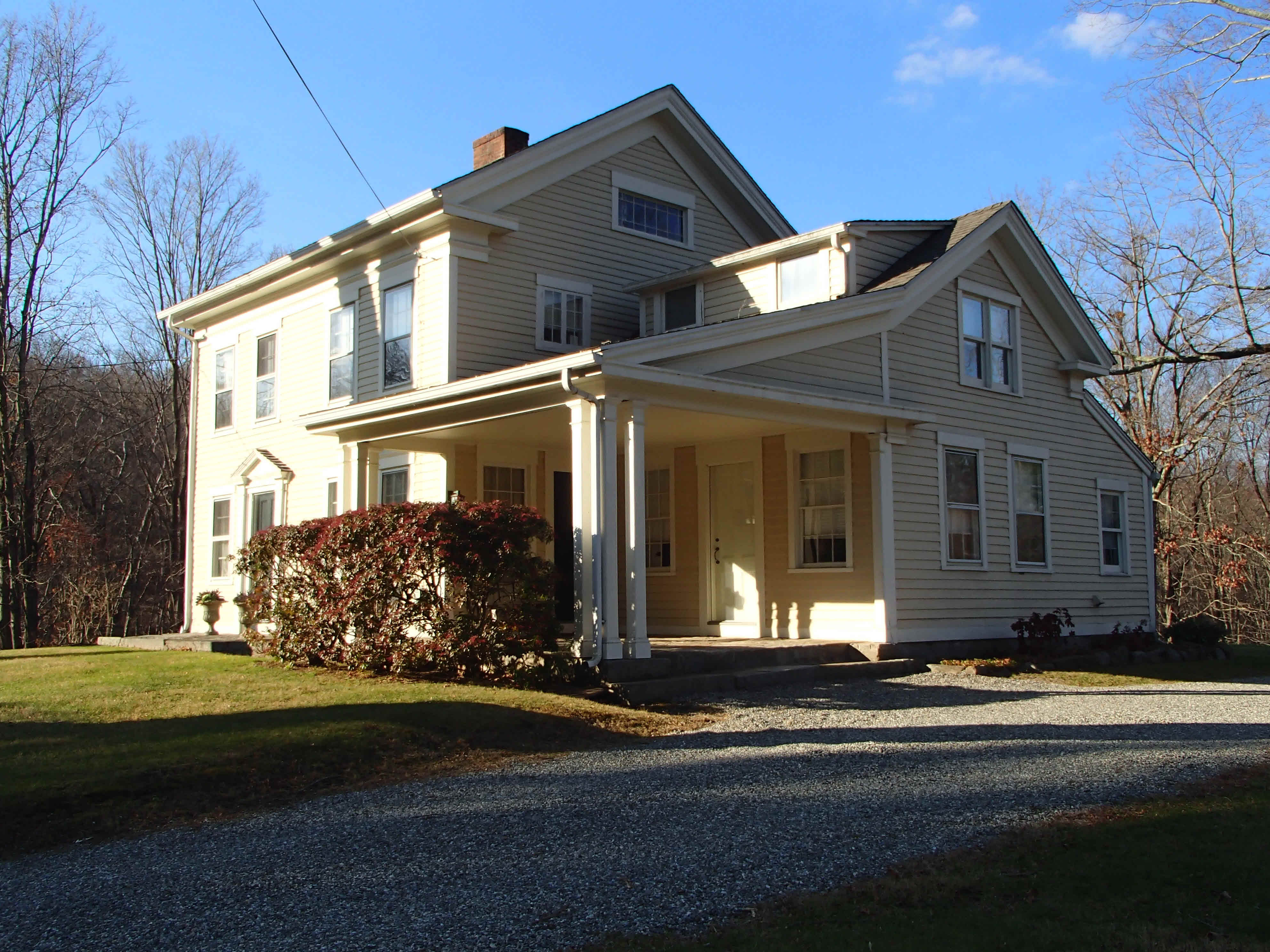 Building photograph for 118 CLAPBOARD RD
